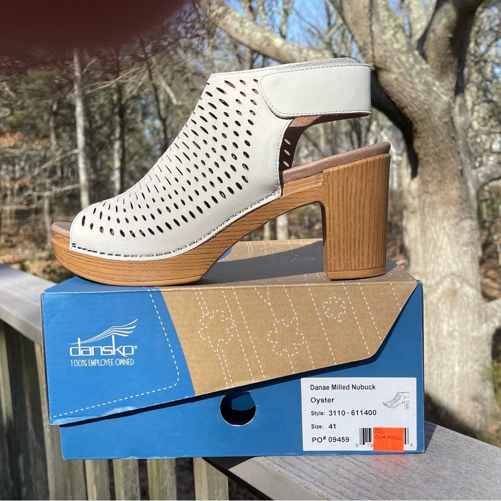 NIB Dansko Danae Milled Nubuck, oyster color, size 10
